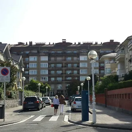 Ondarreta Beach & Terrace Apartment