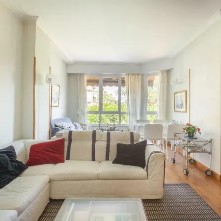 Ondarreta Beach & Terrace Apartment San Sebastian