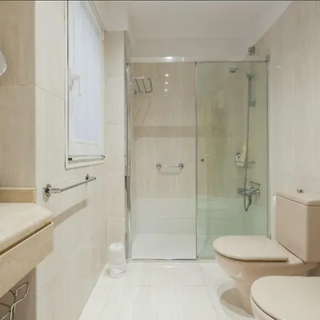 Ondarreta Beach & Terrace Apartment *