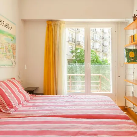 Ondarreta Beach & Terrace Apartment
