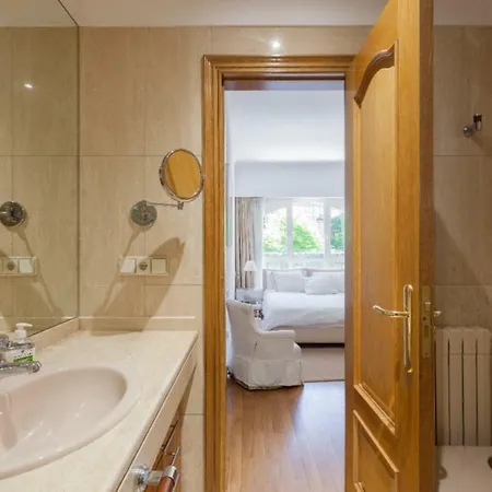 Ondarreta Beach & Terrace Apartment San Sebastian